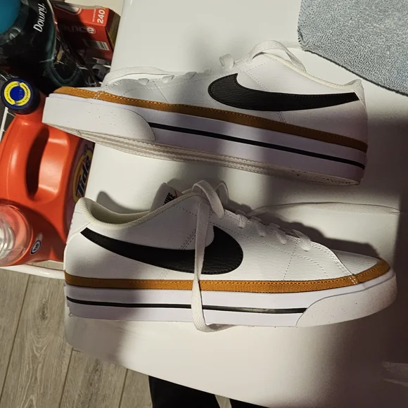 Nike White and Black Sneakers Women's Size 10.5 - Picture 5 of 5